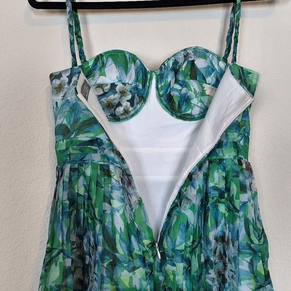 Vy's Closet Tiered Pleated Floral Maxi Dress Size Medium - Picture 6 of 10